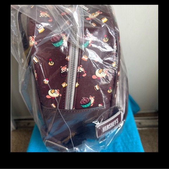 Super cute Aniroll X Hershey backpack - Picture 10 of 10